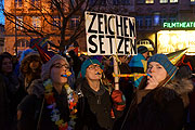 12.500 Münchner Demonstranten versammelten sich am 1901.2015 auf dem Sendlinger Tor Platz, um in ihrer Heimatstadt gegen die Bagida Demonstration vis à vis Gesicht und Flagge zu zeigen (©Foto: Martin Schmitz)